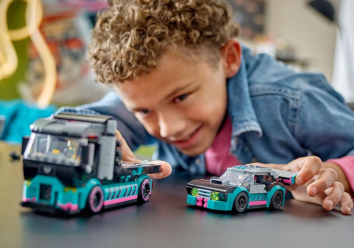 Diversión sin límites y aprendizaje en casa con el set Coche de Carreras y Camión LEGO City