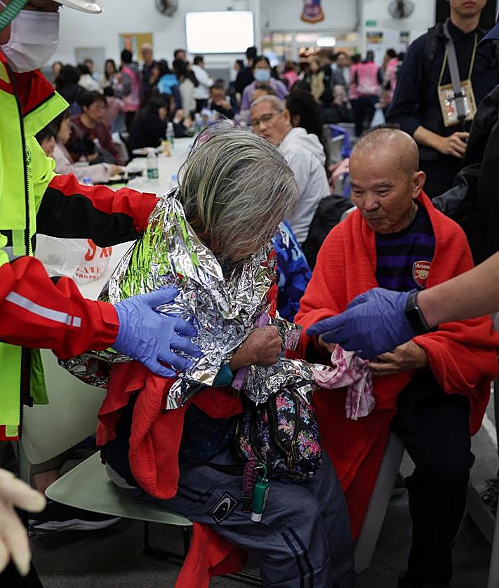 Imagen secundaria 2 - El incendio ha dejado escenas de terror en Hong Kong.