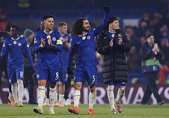Los jugadores del Chelsea celebran la victoria ante el Barcelona.