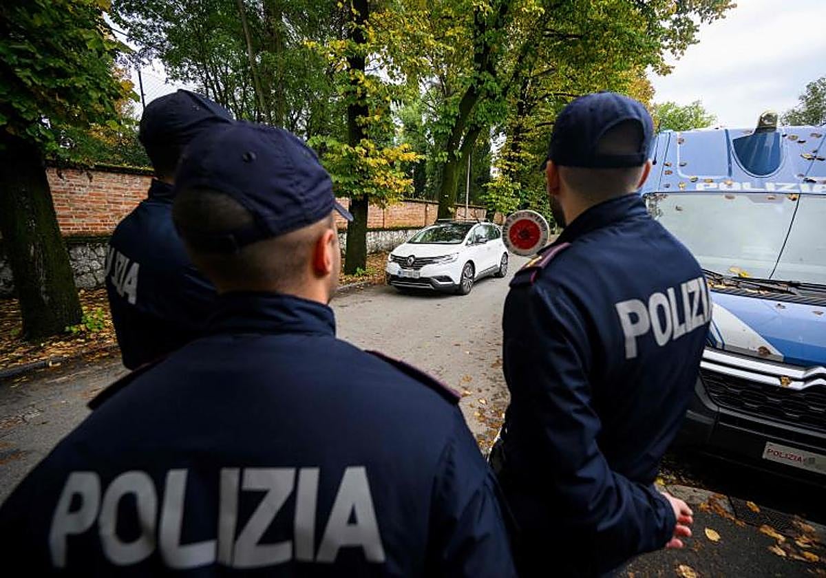 Agentes de la Policía italiana durante un operativo.