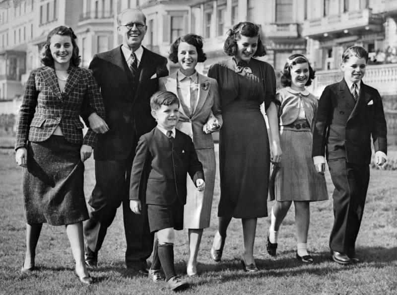 Joseph y Rose Kennedy con sus hijos Kathleen, Edward, Patricia, Jean y Robert en 1938.