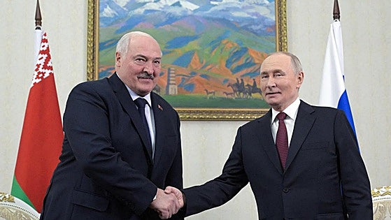 Lukashenko ofrece a Putin que sea Bielorrusia la sede de las negociaciones sobre Ucrania