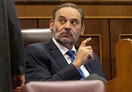 José Luis Ábalos en su escaño en el Congreso.