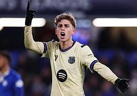 Fermín protesta un lance durante el Chelsea-Barcelona disputado el martes.