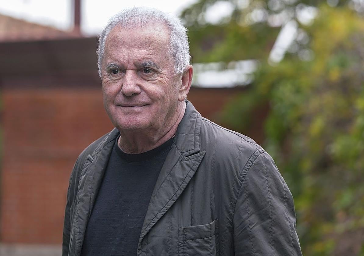 Víctor Manuel has just launched 'Solo a solas conmigo', his 28th studio album.