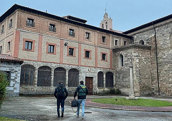 Guardias civiles en el convento de Belorado.