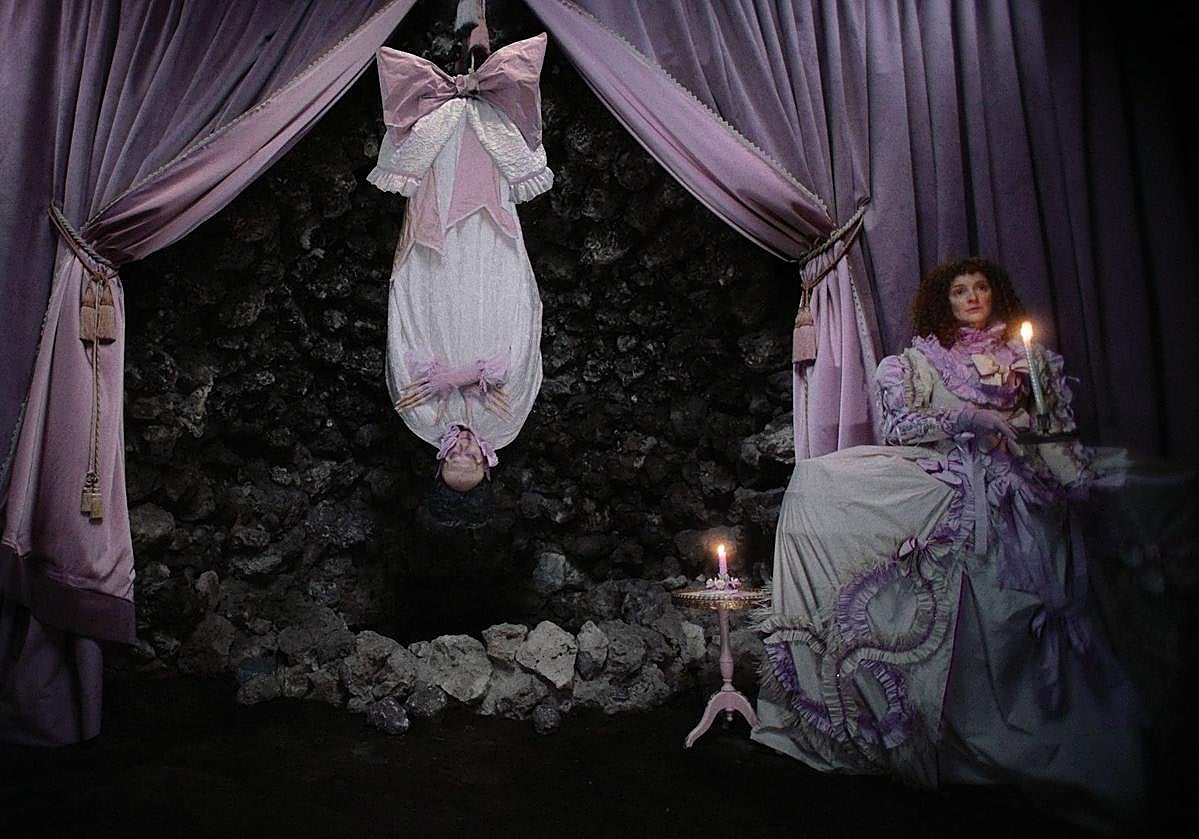 Imagen principal - Tres fotogramas de la ficción.