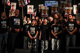 Manifestantes en la plaza de los Rehenes de Tel Aviv.