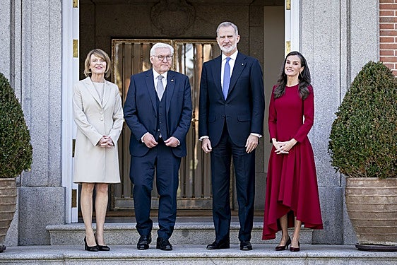 Letizia ya tiene sustituto de Felipe