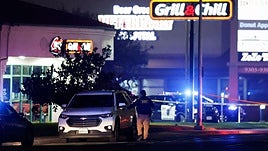 La Policía revisa el lugar donde se produjo el tiroteo en Stockton.