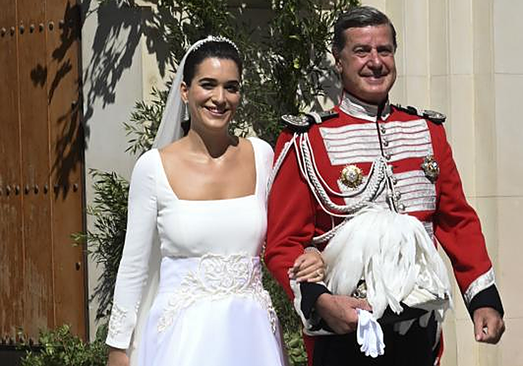 Un problema de salud obliga a Cayetano Martínez de Irujo a aplazar la misa por su madre