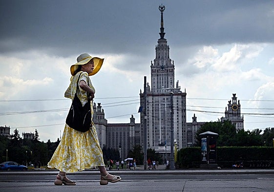 Una turista china en Moscú.