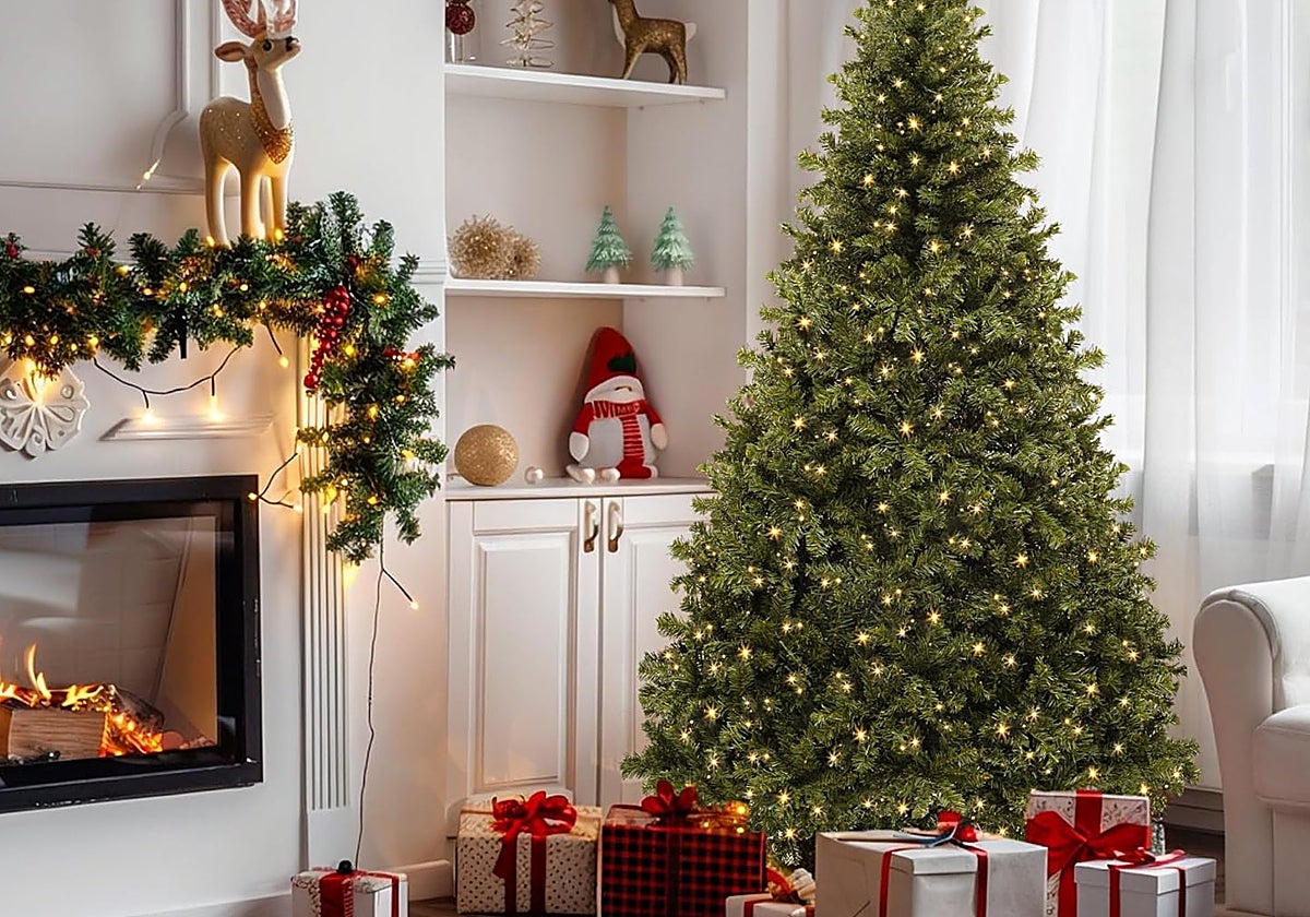 Árboles de Navidad con luces incorporadas que te ahorrarán mucho tiempo en el montaje