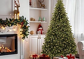 Árboles de Navidad con luces incorporadas que te ahorrarán mucho tiempo en el montaje