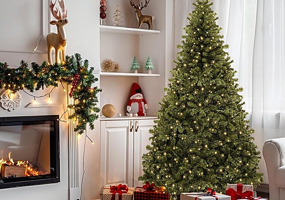 Árboles de Navidad con luces incorporadas que te ahorrarán mucho tiempo en el montaje