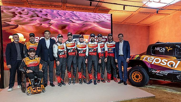 TOYOTA GAZOO Racing y Repsol presentan sus equipos oficiales para el Dakar 2026