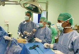 Los médicos es uno de los colectivos cuyo relevo generacional está comprometido.