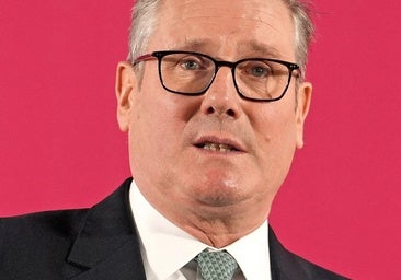 Starmer defiende el presupuesto entre peticiones de dimisión por inflar la deuda del Reino Unido