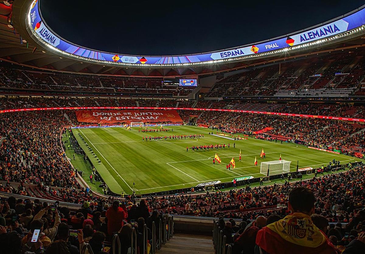 El Metropolitano, con el público animando a la selección española.