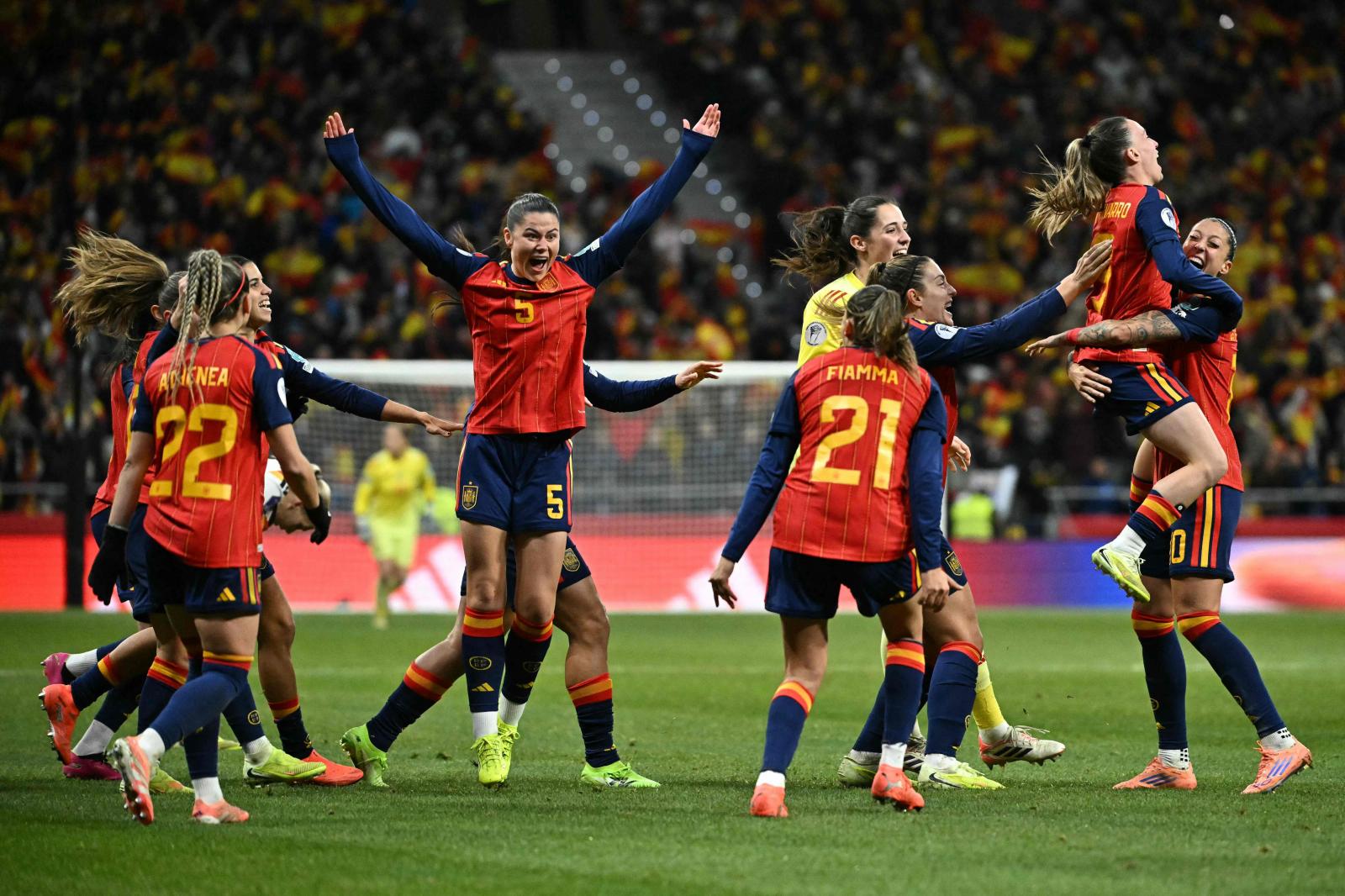 Alegría de las futbolistas de España, que celebran el título de la Liga de Naciones.
