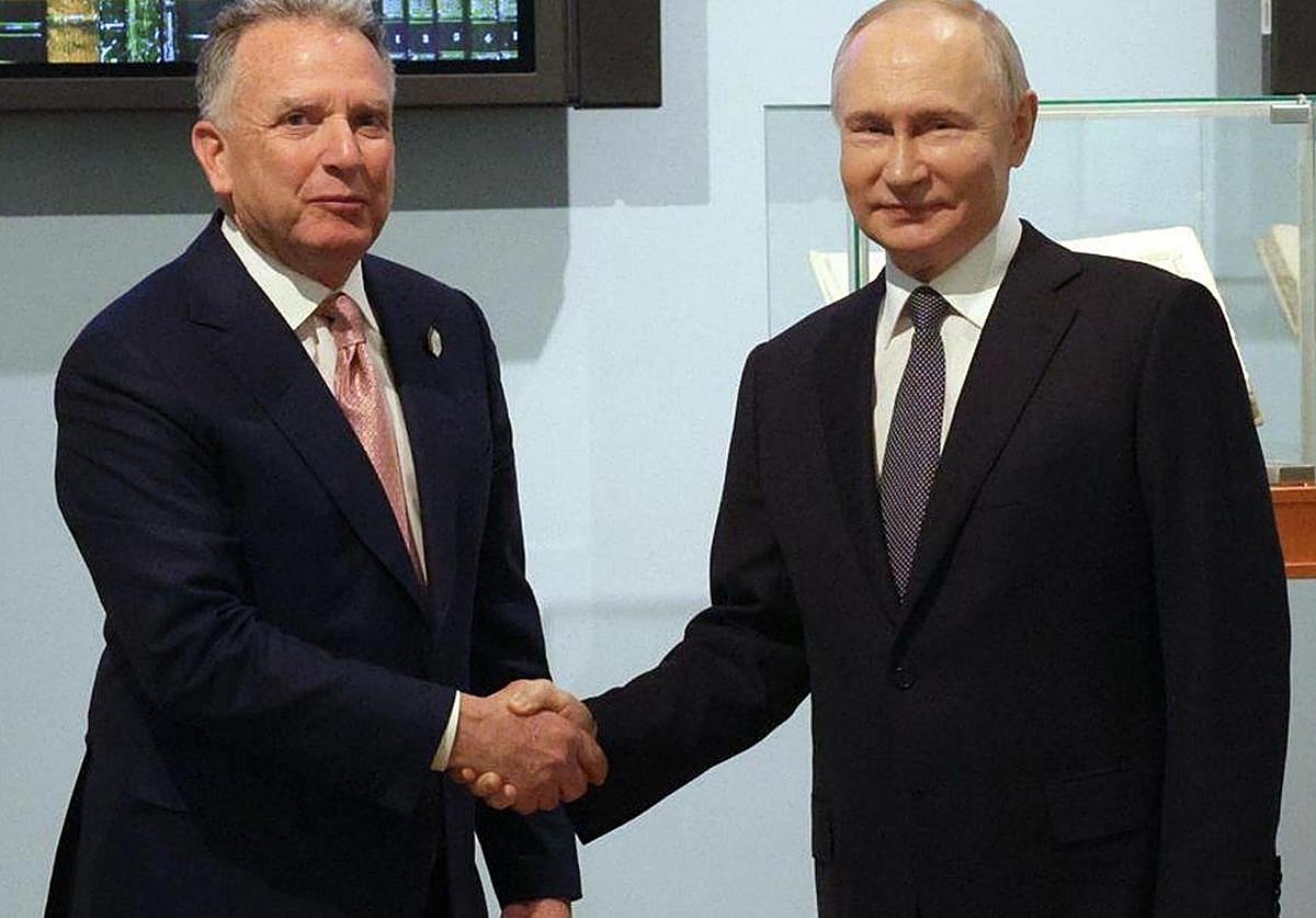 Steve Witkoff y Vladímir Putin, en San Petersburgo durante la pasasa primavera.