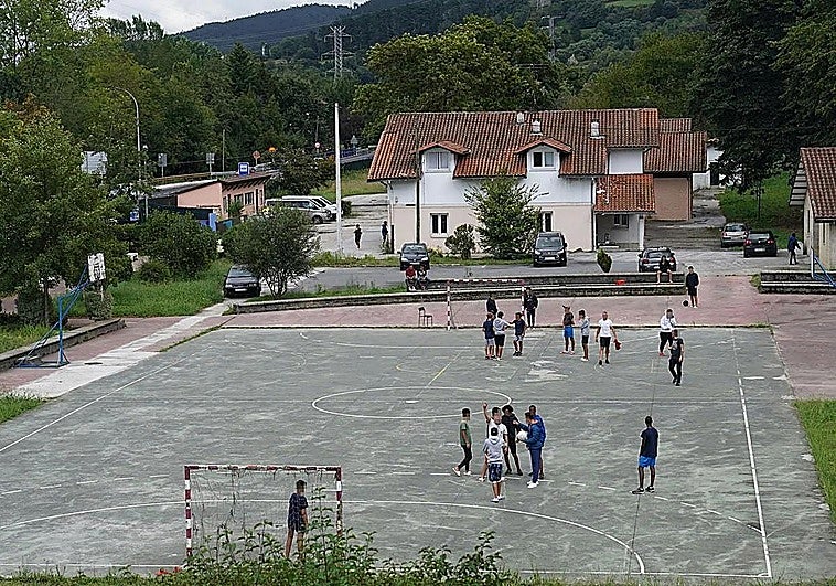 Полиция задержала родителей, оставивших 14‑летнюю дочь в Бильбао