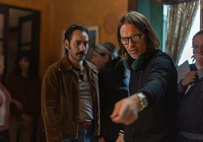 Rafael Cobos da unas indicaciones a Jesús Carroza, durante el rodaje.