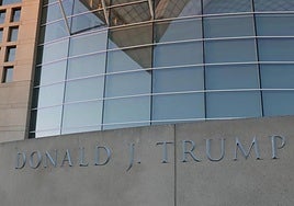 El nombre del presidente Donald Trump en el Instituto de la Paz en Washington.