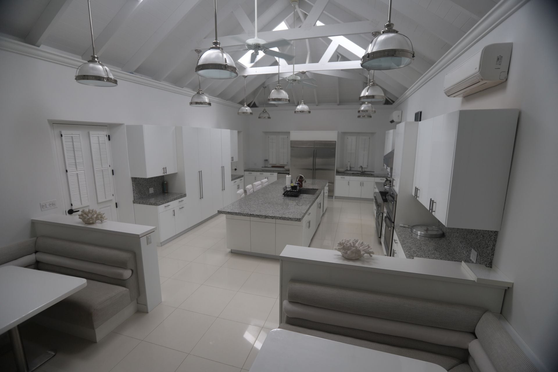 Las imágenes inéditas de la «isla de los pedófilos» de Epstein