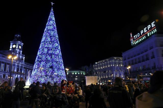 Luces navideñas en la madrileña Puerta del Sol.