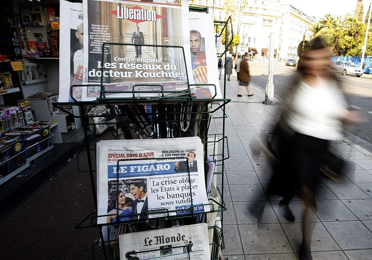 Un quiosco de prensa en Niza.
