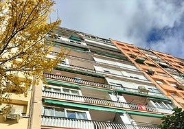 Muere en Madrid una mujer tras precipitarse desde un décimo piso con sus dos hijos de 3 años, ambos muy graves