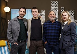 El director de la película ´Playa de Lobos´, los actores Dani Rovira, Guillermo Francella y Marta Hazas.