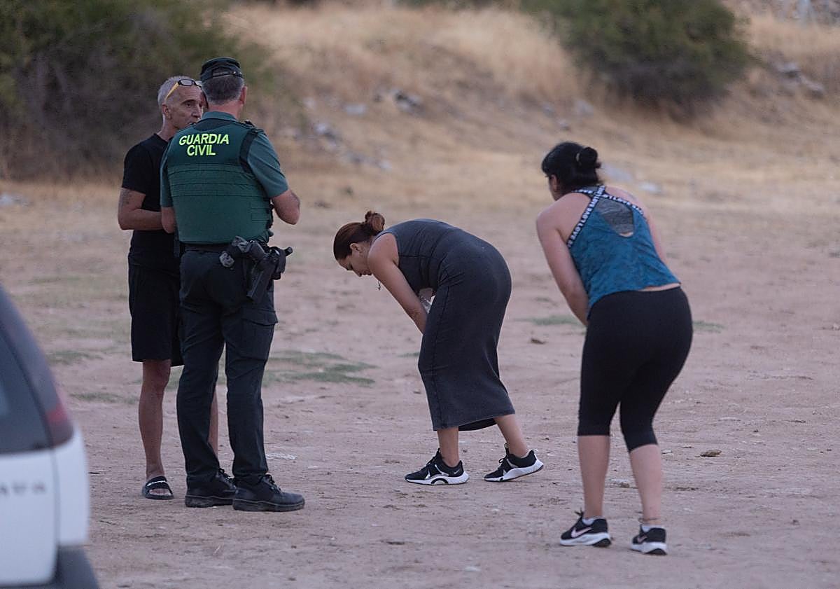 Imagen principal - Fue una larga jornada en la que, finalmente, tanto la rehén como el secuestrador salieron con vida.