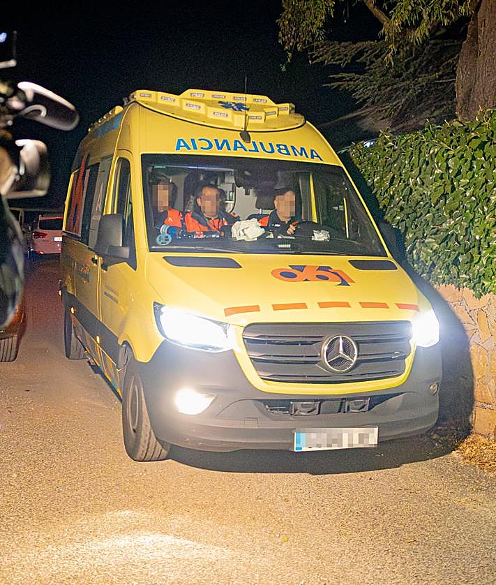 Imagen secundaria 2 - Fue una larga jornada en la que, finalmente, tanto la rehén como el secuestrador salieron con vida.