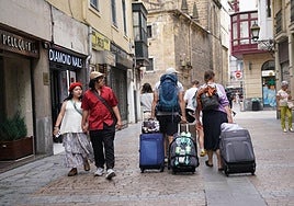 Turistas en el Casco Viejo de Bilbao