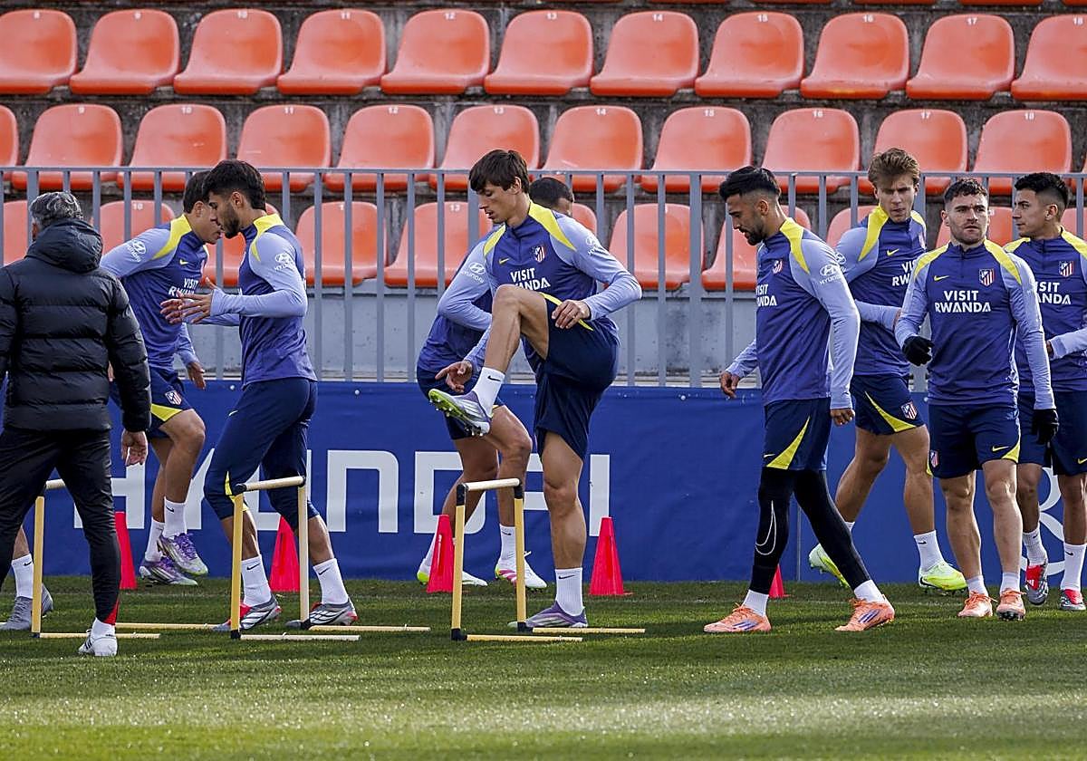 Los jugadores del Atlético, en un entrenamiento.