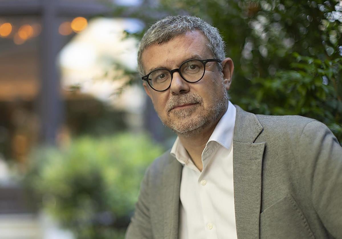 Jaume Clotet recibió en 2024 el Josep Pla por 'La hermandad del ángel caído', al que ha seguido 'La calavera del apóstol'.