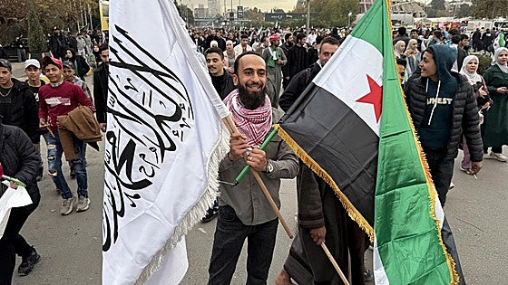 Una fiesta entre las ruinas de Siria