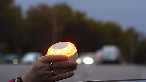 «¿Te han parado alguna vez para pedirte los triángulos? Pues con la V-16 lo mismo»