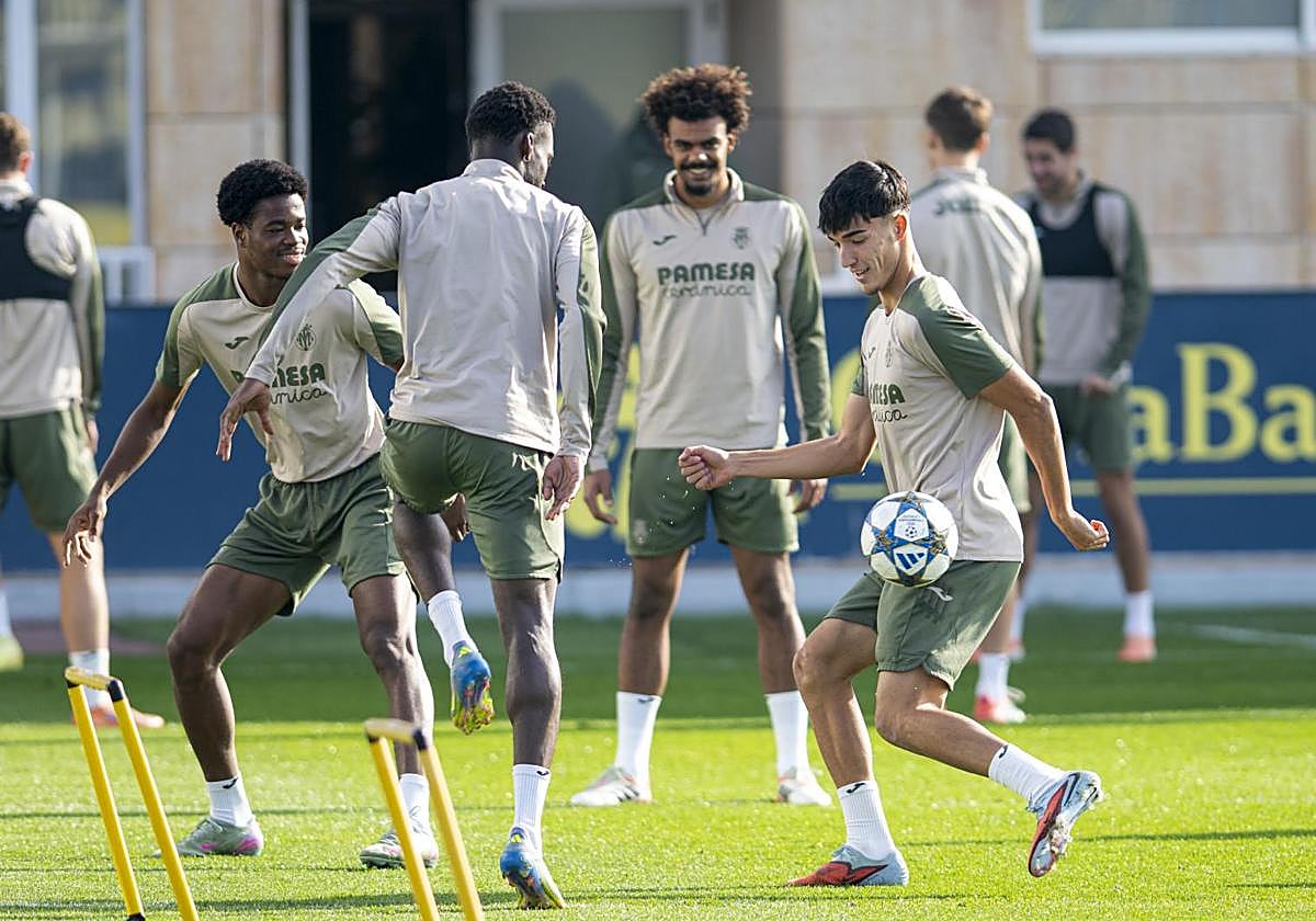 Entrenamiento previo del Villarreal al duelo con el Copenhague.