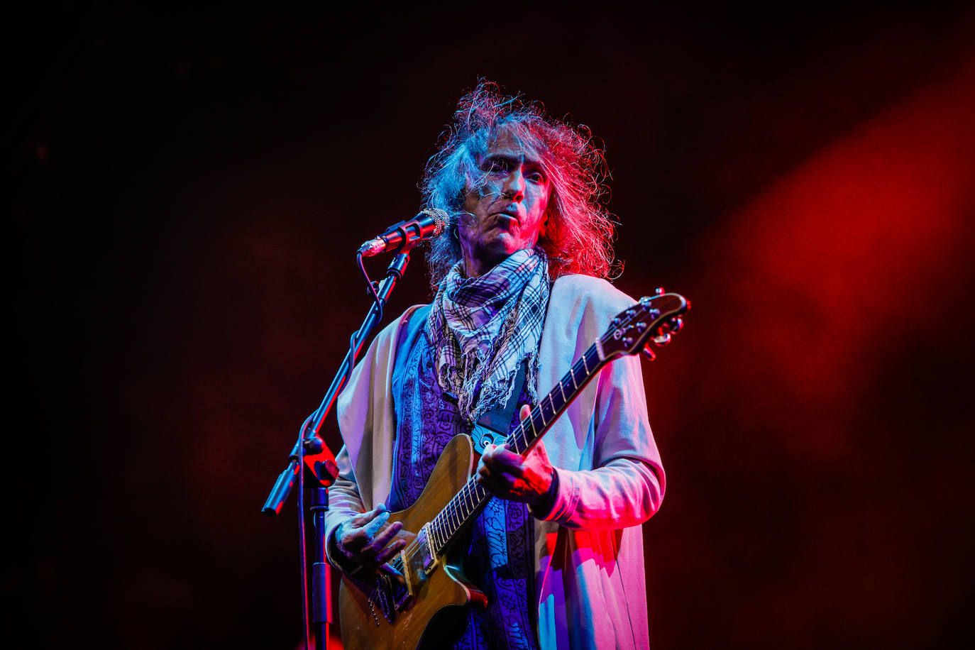 Robe Iniesta durante uno de los conciertos que ofreció el año pasado, en 2024