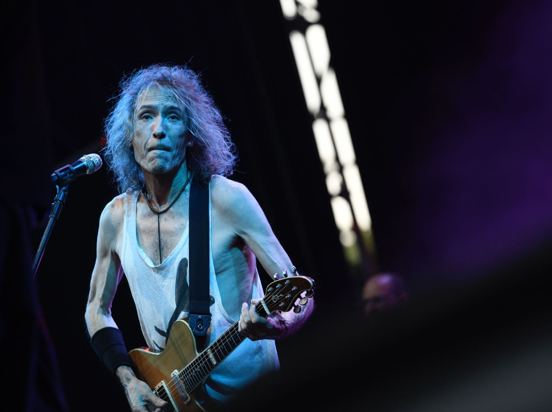 El compositor Roberto Iniesta, conocido como «Robe» durante el concierto que ofreció en junio de 2022 en el festival Madrid Escena