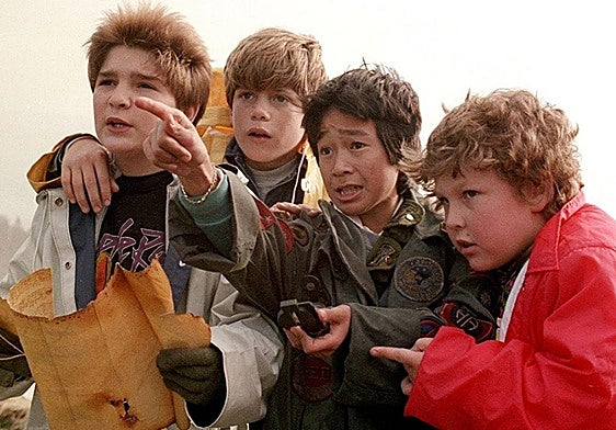 Corey Feldman, Sean Astin, Ke Huy Quan y Jeff Cohen en 'Los Goonies', que se estrenó en España el 24 de julio de 1985.