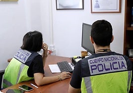 Dos agentes de Policía Nacional