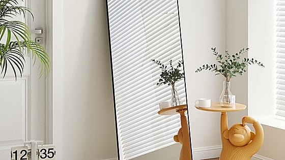 Estos espejos grandes para salón y dormitorio dan amplitud y son ideales para decorar