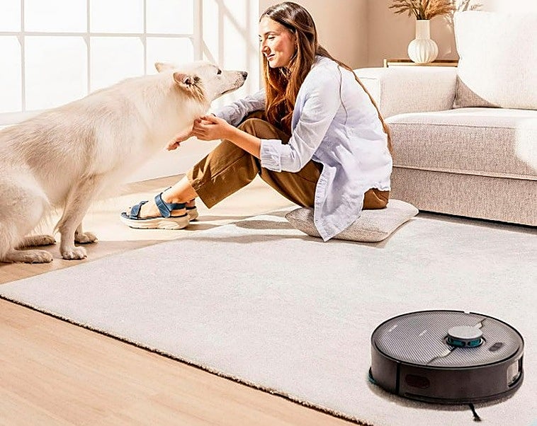 Olvídate de los pelos de mascota con estos robots aspiradores