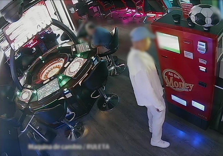 Desarticulada una banda que manipulaba máquinas recreativas en salones de juego para obtener dinero