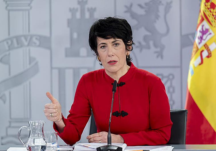 Elma Saiz cree que Feijóo «debería dimitir» tras llevar «un año mintiendo» por los mensajes con Mazón sobre la dana