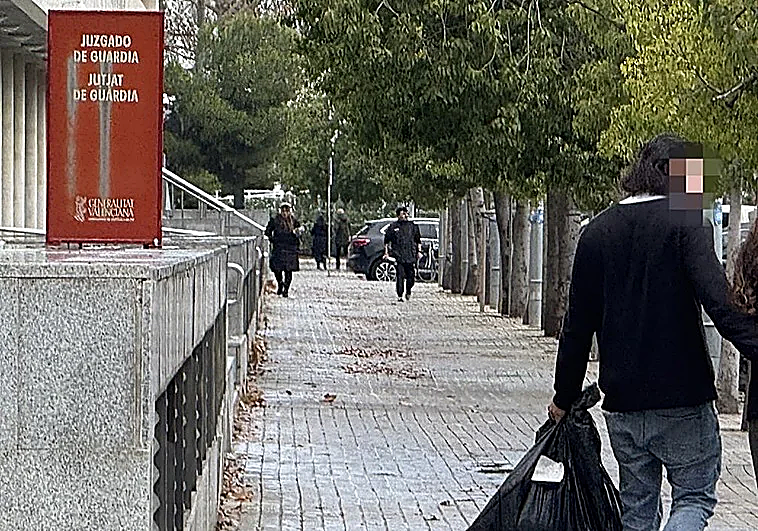 Arrestan al dueño de una inmobiliaria de Valencia por grabar a sus empleadas en el baño